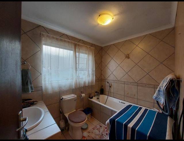 10 BEDROOM HOUSE FOR SALE IN MANABA BEACH